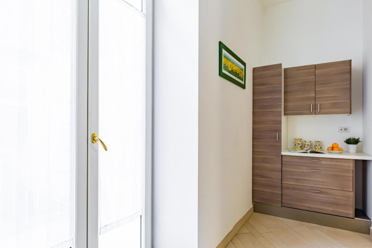 Apartment With Balcony In Palazzo Diaz By Wonderful Italy Napoli Exterior foto